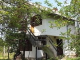 Вила с имот 2, 5 дка в началото на белоградчишките скали