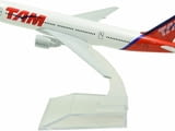 Бойнг 777 самолет модел макет метален лайнер TAM летище