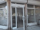 Давам под наем магазин на две нива -партерно със санитарен възел климатик , сутеренно -склад с втори