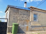 Продавам къща в с. Аврен, близо до центъра
