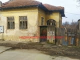 Къща с двор в село Драганово