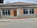 Две къщи в село Войнежа