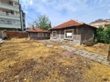 Атрактивен парцел с къща в кв. Каменни, гр. Хасково