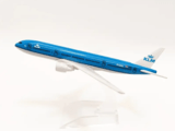 Boeing 777 самолет модел макет KLM Нидерландия авиация смолетостроене колекция самолети